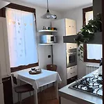 Apartament Vale's House
